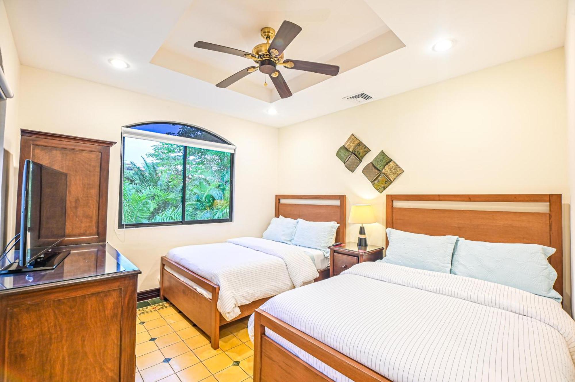 Stay In Cr Los Suenos Condos Jaco Ruang foto
